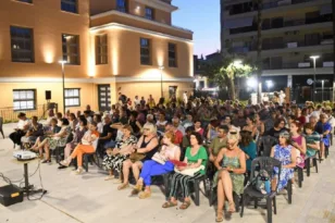 Με το βλέμμα στους πρόσφυγες και την καρδιά στον κινηματογράφο: Γεμάτη συγκίνηση η έναρξη του Δημοτικού Κινητού Σινεμά στην Πάτρα