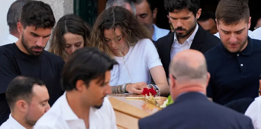 Η τελευταία διαδρομή του Ντιόγκο Ζότα: Θλίψη στην Πορτογαλία - Δείτε ζωντανά τη κηδεία του Η τελευταία διαδρομή του Ντιόγκο Ζότα: Θλίψη στην Πορτογαλία - Δείτε ζωντανά τη κηδεία του