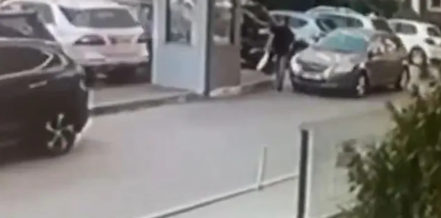Εκτέλεση συνταγματάρχη της SBU στο Κίεβο – Θρίλερ με δολοφονία υψηλόβαθμου αξιωματούχου ΒΙΝΤΕΟ Εκτέλεση συνταγματάρχη της SBU στο Κίεβο – Θρίλερ με δολοφονία υψηλόβαθμου αξιωματούχου ΒΙΝΤΕΟ