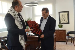 Τον Παλαιστίνιο Πρέσβη υποδέχτηκε με θέρμη ο Κώστας Πελετίδης στο Δημαρχείο
