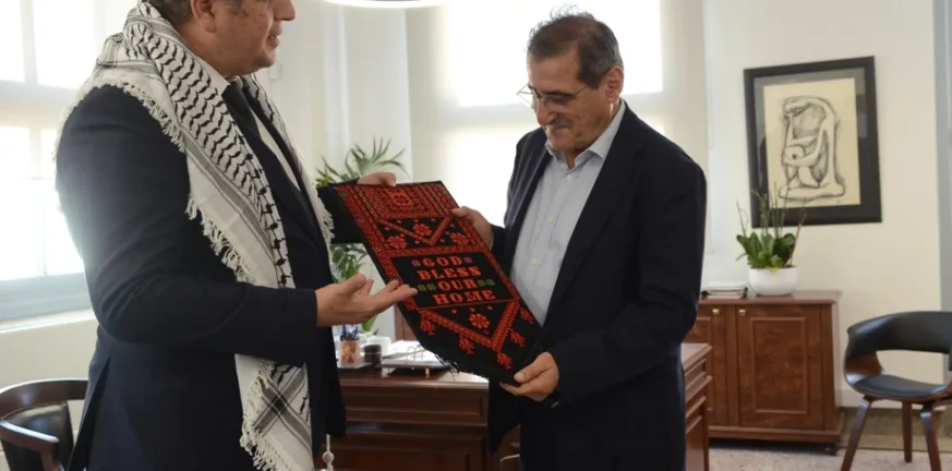 Τον Παλαιστίνιο Πρέσβη υποδέχτηκε με θέρμη ο Κώστας Πελετίδης στο Δημαρχείο Τον Παλαιστίνιο Πρέσβη υποδέχτηκε με θέρμη ο Κώστας Πελετίδης στο Δημαρχείο