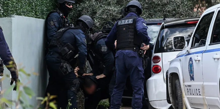 Συλλήψεις διακινητών κοκαΐνης στην Αττική, την εισήγαγαν εμποτισμένη σε υφάσματα!