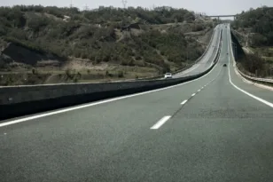 Αυτοί είναι οι μηχανικοί που «έφαγαν» 13 χρόνια για υπερτιμολογήσεις, ύψους 32 εκατ. ευρώ!