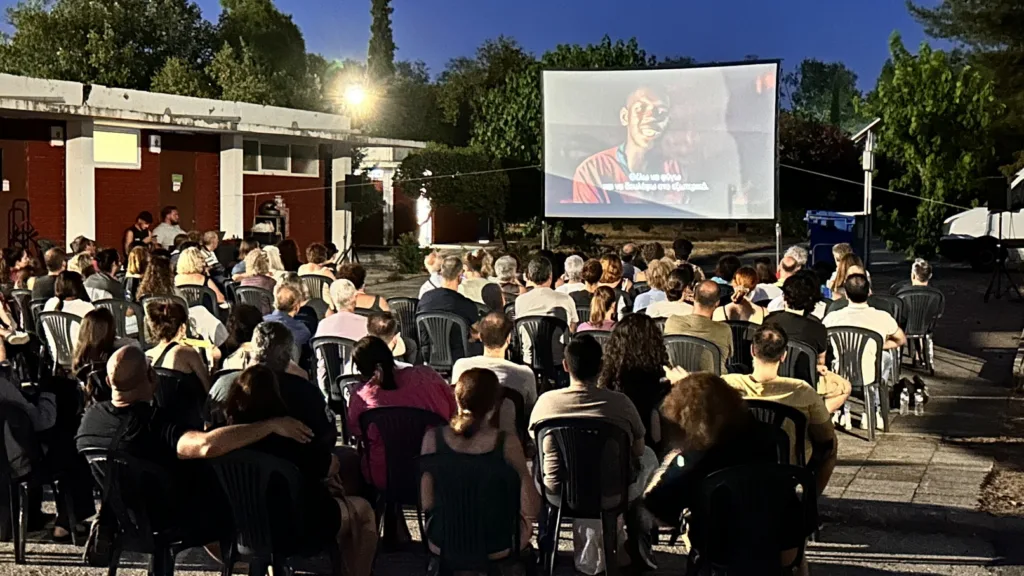 Η “Οδύσσεια” του σήμερα στη Δημοτική Πλαζ: «Εγώ, Καπετάνιος» με φόντο τον Πατραϊκό