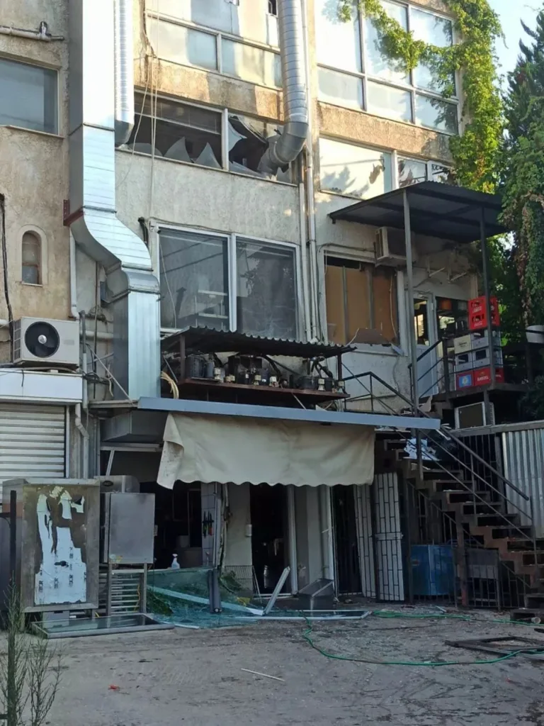 Μαρούσι: Εκρηξη σε κατάστημα, στο νοσοκομείο δυο τραυματίες ΦΩΤΟ