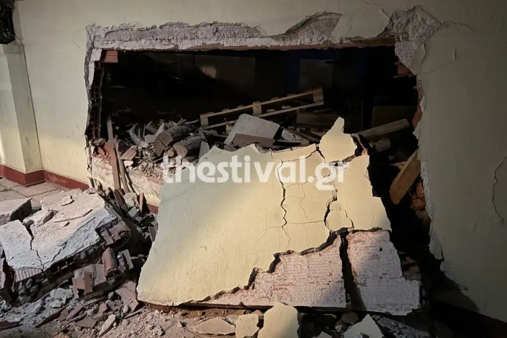 Έκρηξη-σοκ στη Θεσσαλονίκη: Τρομοκρατικό χτύπημα βλέπουν οι αρχές – Ζημιές σε πολυκατοικίες και αυτοκίνητα, δύο τραυματίες ΦΩΤΟ-ΒΙΝΤΕΟ