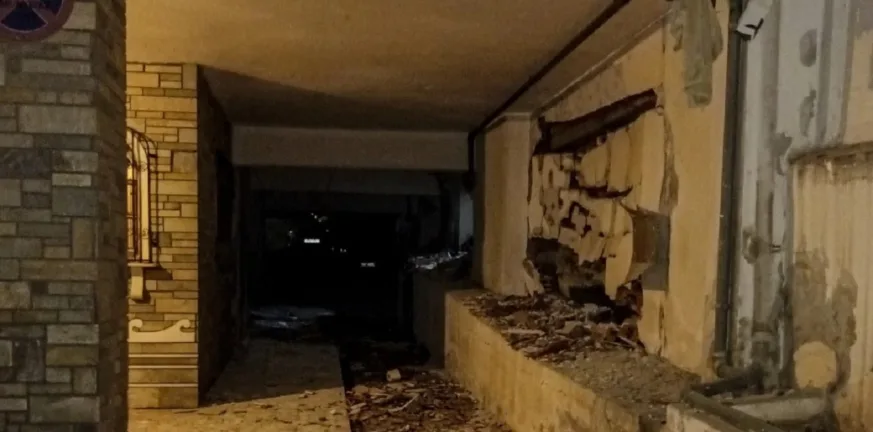 Έκρηξη-σοκ στη Θεσσαλονίκη: Τρομοκρατικό χτύπημα βλέπουν οι αρχές – Ζημιές σε πολυκατοικίες και αυτοκίνητα, δύο τραυματίες ΦΩΤΟ-ΒΙΝΤΕΟ
