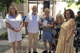 Πάτρα: Ο Χαρ. Μπονάνος βράβευσε την Ελληνική Εταιρεία Αντιρευματικού Αγώνα Ν. Αχαΐας
