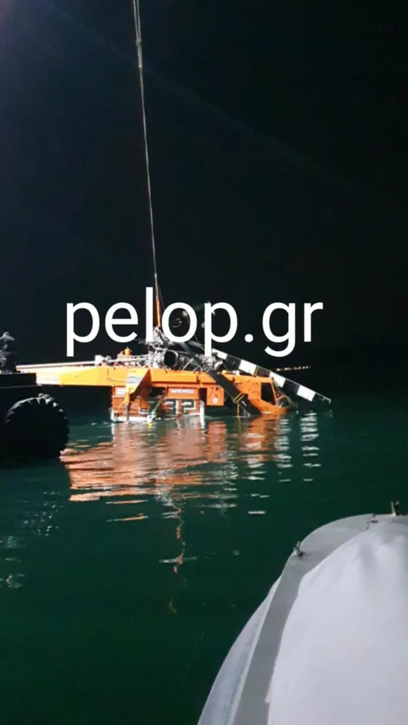 Η επιχείρηση ανέλκυσης του Πυροσβεστικού ελικοπτέρου στην Ελευσίνα ΦΩΤΟ ΝΤΟΚΟΥΜΕΝΤΟ