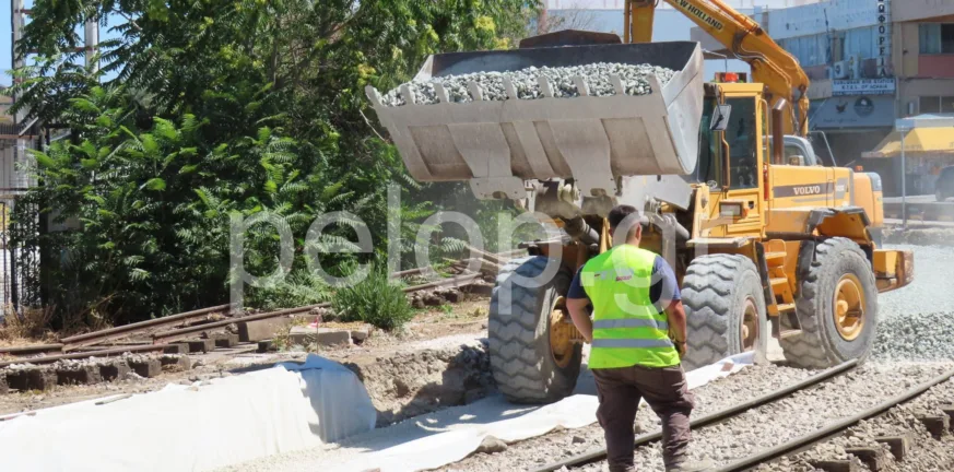 Ο Προαστιακός της Πάτρας έγινε 15 ετών και αφού δεν υπογειοποιείται, «φτιασιδώνεται» Ο Προαστιακός της Πάτρας έγινε 15 ετών και αφού δεν υπογειοποιείται, «φτιασιδώνεται»