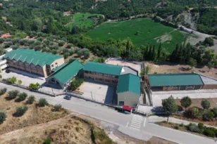 Και ο Γιώργος Παπανδρέου κατέθεσε ερώτηση στη Βουλή για το ΓΕΛ Ερυμάνθειας