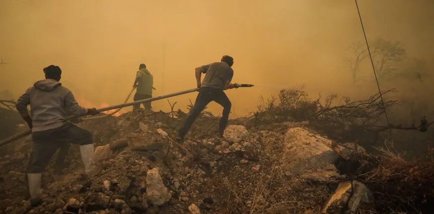 Πύρινος εφιάλτης, πολλά τα μέτωπα! Θεσσαλονίκη, Αττική, Εύβοια, Κύθηρα και Μεσσηνία ΒΙΝΤΕΟ