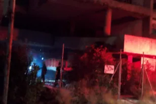 Πάτρα: Έπιασε φωτιά στο εγκαταλελειμμένο κτίριο του ΟΛΠΑ, ΦΩΤΟ