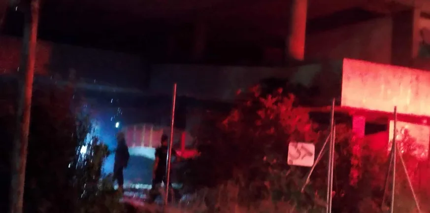 Πάτρα: Έπιασε φωτιά στο εγκαταλελειμμένο κτίριο του ΟΛΠΑ, ΦΩΤΟ