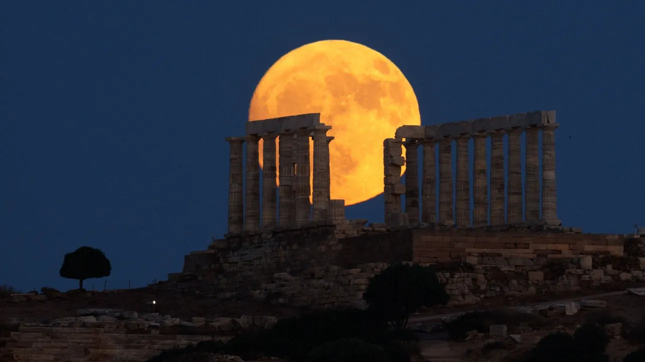 Έρχεται η Πανσέληνος του «Κόκκινου Ελαφιού», πότε και πως θα την απολαύσετε