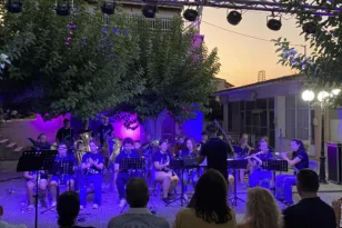 Rock, pop και disco… με φιλαρμονική: Η Αιγείρα γιόρτασε μελωδικά το καλοκαίρι στην Πλατεία Ελευθερίας