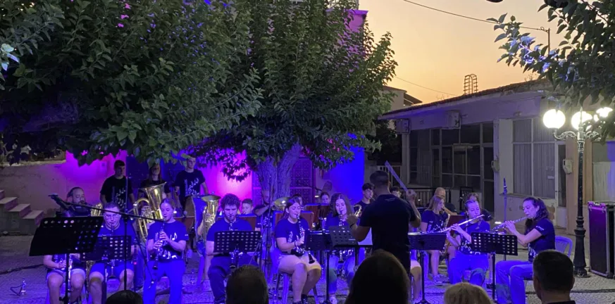 Rock, pop και disco… με φιλαρμονική: Η Αιγείρα γιόρτασε μελωδικά το καλοκαίρι στην Πλατεία Ελευθερίας