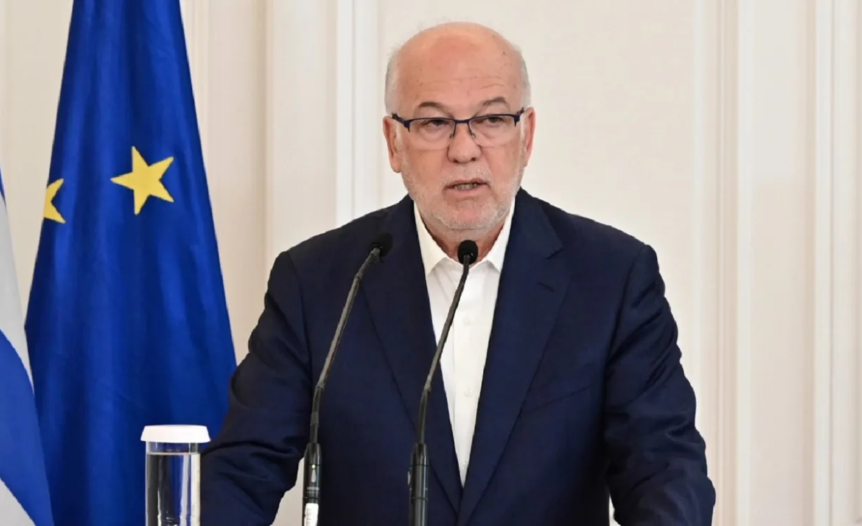 Φλωρίδης για το βιβλίο Τσίπρα: «Εμφύλιος στην Αριστερά - Λοιδορεί όσους είχε υπερυπουργούς» Φλωρίδης για το βιβλίο Τσίπρα: «Εμφύλιος στην Αριστερά - Λοιδορεί όσους είχε υπερυπουργούς»