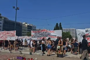 Στο Σύνταγμα οι φοιτητές: Συλλαλητήριο ενάντια στο νομοσχέδιο για την «ασφάλεια» στα ΑΕΙ