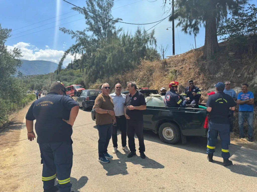 Φωτιά στις Νεραντζιές Αιγίου: Η Πυροσβεστική έλεγξε την κατάσταση - Παραμένουν δυνάμεις ΦΩΤΟ