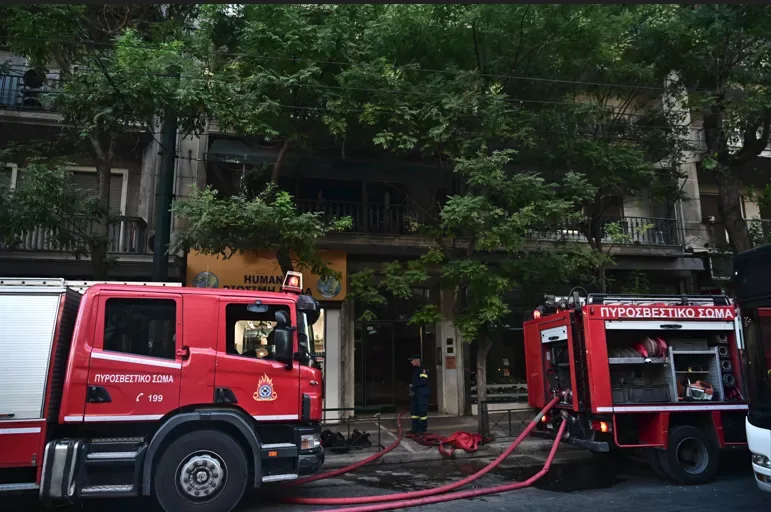 Κάηκε το σπίτι του Πέτρου Φιλιππίδη στην Πατησίων: Τι δείχνουν τα πρώτα στοιχεία - «Από θαύμα ζει» λέει ο δικηγόρος του