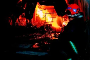 Στους 50 νεκροί και τραυματίες από φωτικά σε εμπορικό κέντρο στο Ιράκ