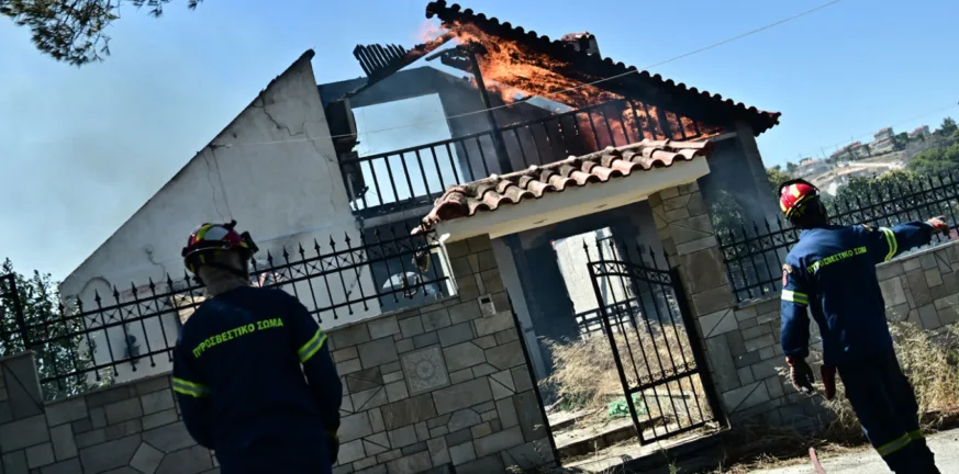 Βελτιωμένη η εικόνα της φωτιάς στο Κορωπί - Συνεχίζουν να επιχειρούν ισχυρές δυνάμεις Βελτιωμένη η εικόνα της φωτιάς στο Κορωπί - Συνεχίζουν να επιχειρούν ισχυρές δυνάμεις