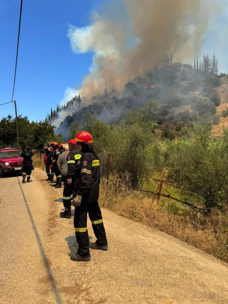 Νεραντζιές Αιγίου: Ποια η εικόνα της φωτιάς, συνεχίζονται οι επιχειρήσεις ΦΩΤΟ ΝΕΟΤΕΡΑ