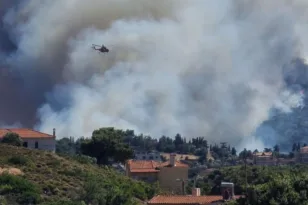 Φωτιά στη Λεωφόρο Μαραθώνος στη Ραφήνα κοντά σε σπίτια - Εκκένωση τριών οικισμών ΦΩΤΟ