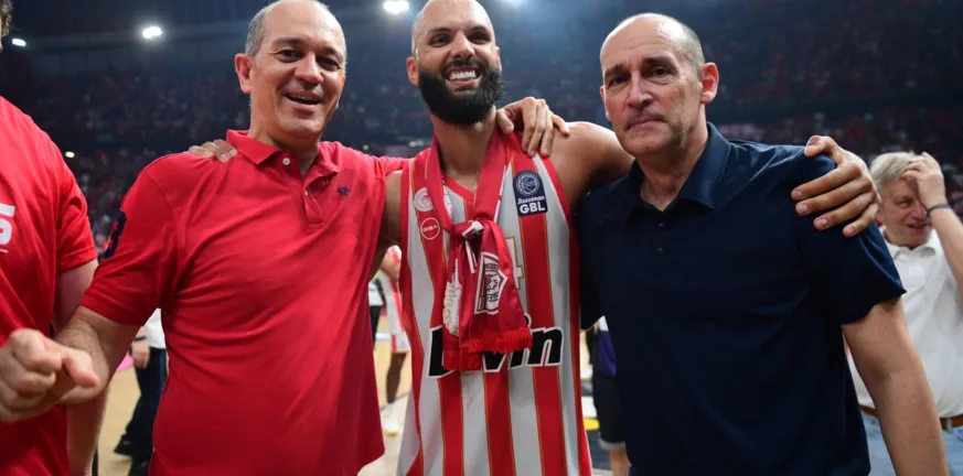 Ο Ολυμπιακός θέλει να κρατήσει τον Φουρνιέ για πάντα στο λιμάνι - Συζητήσεις για ανανέωση συμβολαίου