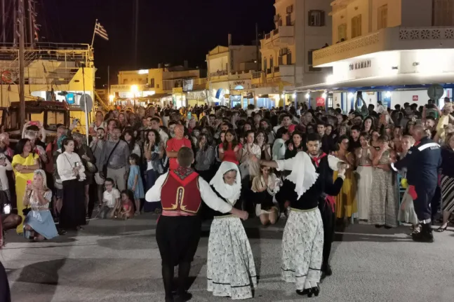 Επεσε ξύλο σε πανηγύρι στην Αμοργό εξ αιτίας της...Παλαιστίνης! ΒΙΝΤΕΟ