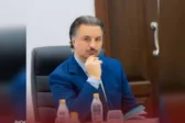 Ο γιος του Χαφτάρ επισκέφθηκε τον πρόεδρο της Ελληνικής Κοινότητας Βεγγάζης – Τι του είπε για το επεισόδιο