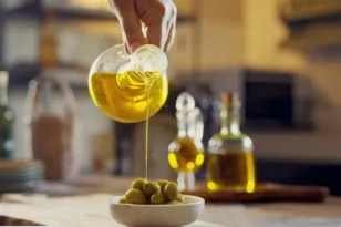 Θα πούμε το λάδι μας… λαδάκι λόγω των δασμών; Αχαιοί παραγωγοί απαντούν