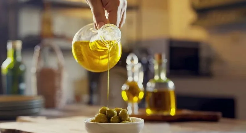 Θα πούμε το λάδι μας... λαδάκι λόγω των δασμών; Αχαιοί παραγωγοί απαντούν Θα πούμε το λάδι μας... λαδάκι λόγω των δασμών; Αχαιοί παραγωγοί απαντούν