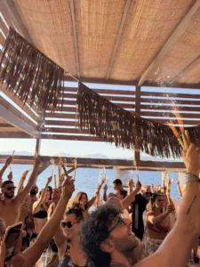 Το «Fplace» υποδέχθηκε το καλοκαίρι με ένα πάρτι γεμάτο ενέργεια! - Φωτογραφίες
