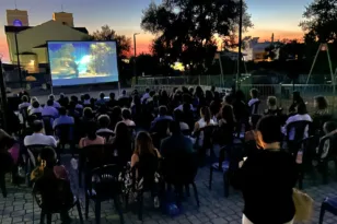 Οι «3000 Νύχτες» πάνε κάτω Καστρίτσι – Συνεχίζονται την Κυριακή 20 Ιουλίου οι προβολές του Δημοτικού Κινητού Κινηματογράφου
