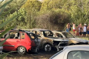 Αχαΐα: Λαμπάδιασαν τέσσερα ΙΧ στον Λόγγο, άμεση παρέμβαση από την Πυροσβεστική