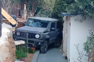 Τήνος: Ο αέρας πήρε σταθμευμένο όχημα και το έριξε σε σπίτι