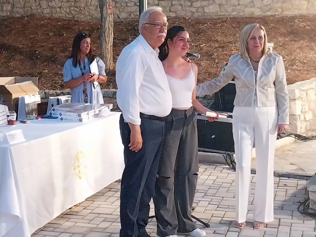 Ο Δήμος Καλαβρύτων και η ΕΣΗΕΑ τίμησαν τη μνήμη του αγωνιστή της Αντίστασης και δημοσιογράφου Ηρακλή Πετιμεζά