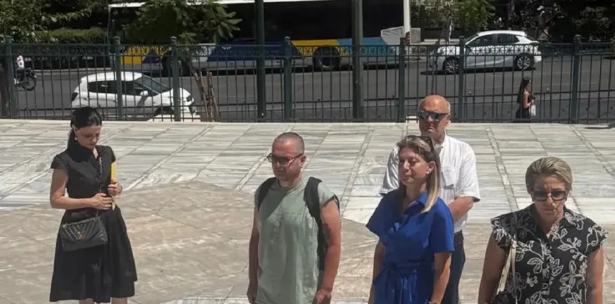 1,3 εκατομμύρια φωνές για Δικαιοσύνη: Στη Βουλή οι υπογραφές για την κατάργηση της βουλευτικής ασυλίας 1,3 εκατομμύρια φωνές για Δικαιοσύνη: Στη Βουλή οι υπογραφές για την κατάργηση της βουλευτικής ασυλίας