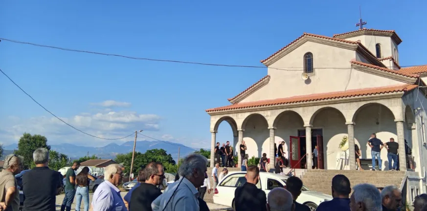 Αγρίνιο: Σπαραγμός στην κηδεία της 2χρονης Αλεξάνδρας ΦΩΤΟ