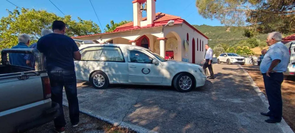 Μοίραζαν κουφέτα στην κηδεία του 21χρονου παλικαριού, ΒΙΝΤΕΟ, ΦΩΤΟ