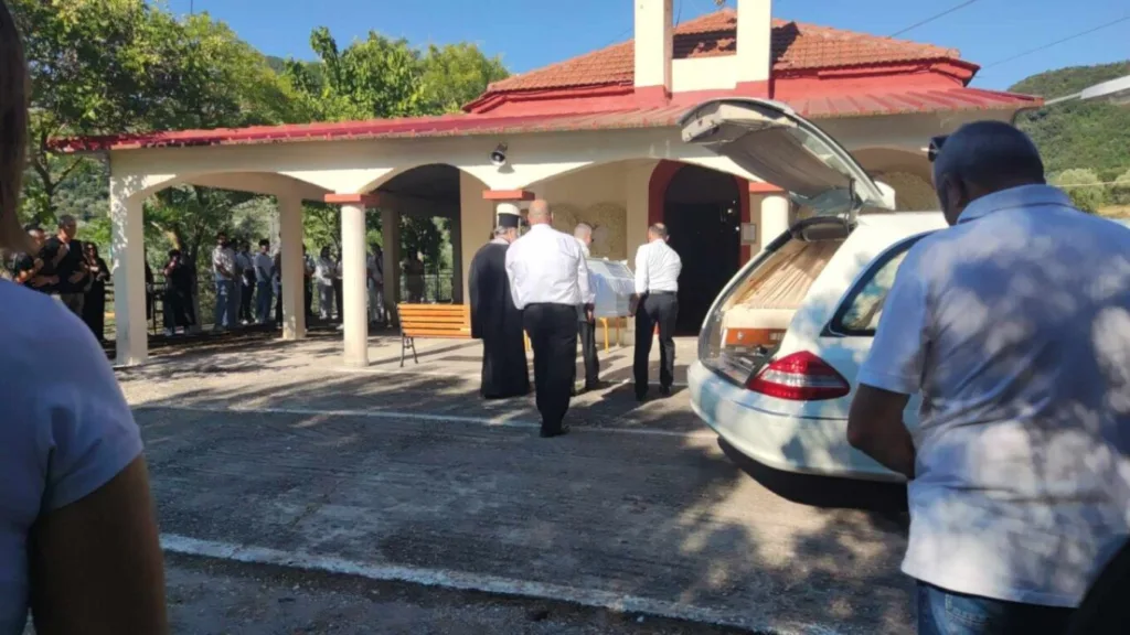 Μοίραζαν κουφέτα στην κηδεία του 21χρονου παλικαριού, ΒΙΝΤΕΟ, ΦΩΤΟ
