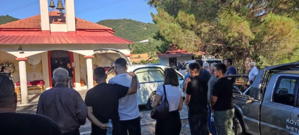 Μοίραζαν κουφέτα στην κηδεία του 21χρονου παλικαριού, ΒΙΝΤΕΟ, ΦΩΤΟ
