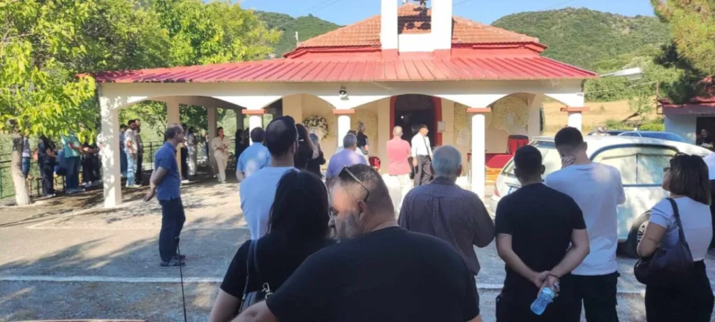 Μοίραζαν κουφέτα στην κηδεία του 21χρονου παλικαριού, ΒΙΝΤΕΟ, ΦΩΤΟ