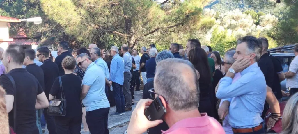 Μοίραζαν κουφέτα στην κηδεία του 21χρονου παλικαριού, ΒΙΝΤΕΟ, ΦΩΤΟ
