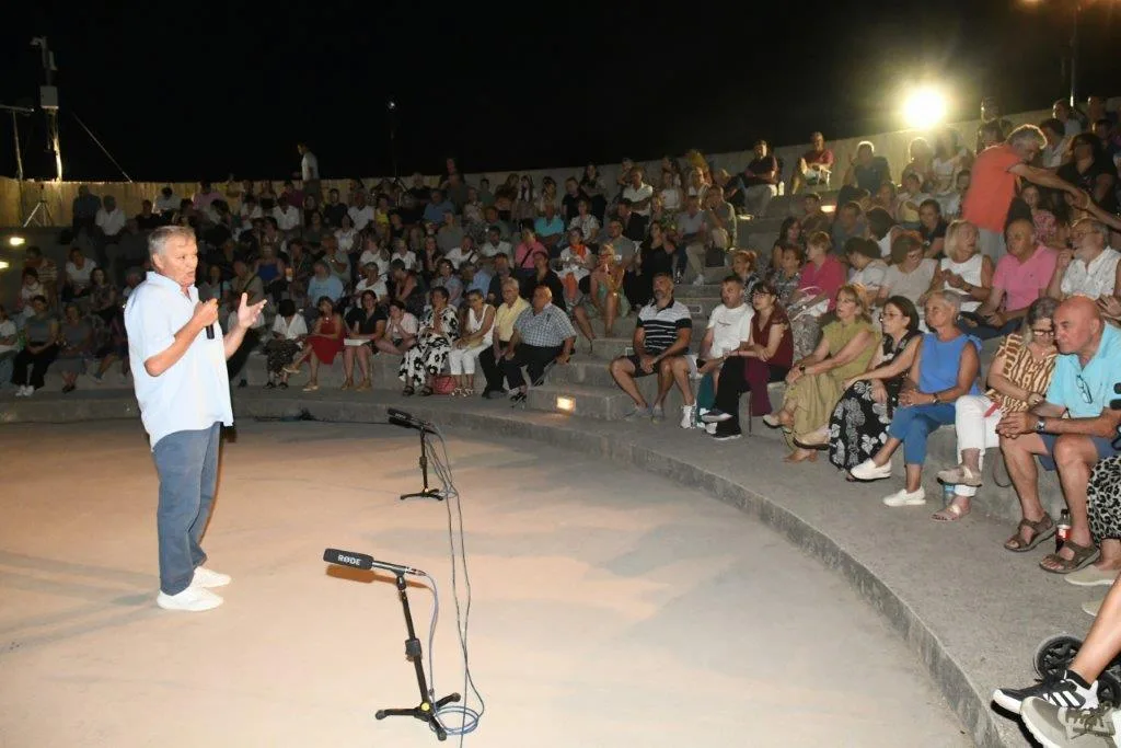 «Η Κόμισσα της Φάμπρικας» γέμισε με γέλιο το θέατρο της Κρήνης ΦΩΤΟ