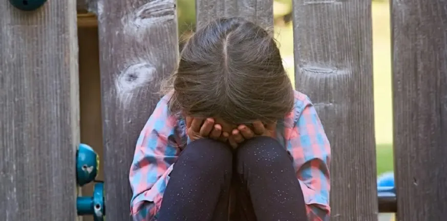 Στον ανακριτή η 52χρονη μητέρα για παιδική πορνογραφία και αιμομιξία με την κόρη της στον Βόλο Στον ανακριτή η 52χρονη μητέρα για παιδική πορνογραφία και αιμομιξία με την κόρη της στον Βόλο