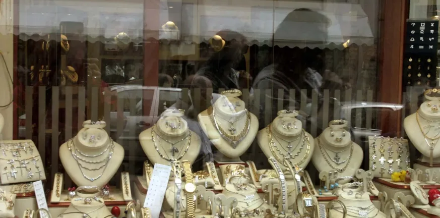 Πάτρα: Έκλεψαν κασετίνα με χρυσές καδένες 50.000 ευρώ, πώς κινήθηκαν οι δράστες Πάτρα: Έκλεψαν κασετίνα με χρυσές καδένες 50.000 ευρώ, πώς κινήθηκαν οι δράστες