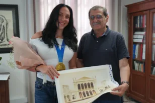 Στον Δήμαρχο Πατρέων η παγκόσμια πρωταθλήτρια Ντένια Κουρέτα – Παράδειγμα ήθους για τα παιδιά της πόλης